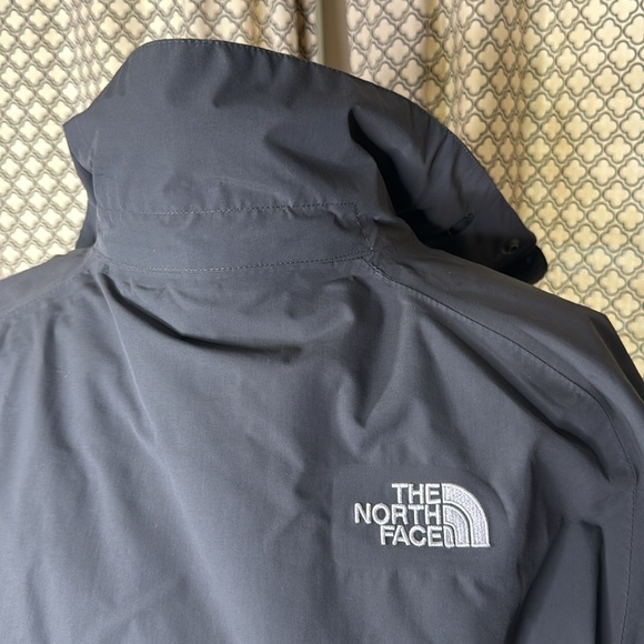 NORTH FACE Gray/Black Jacket - Picture 6 of 9